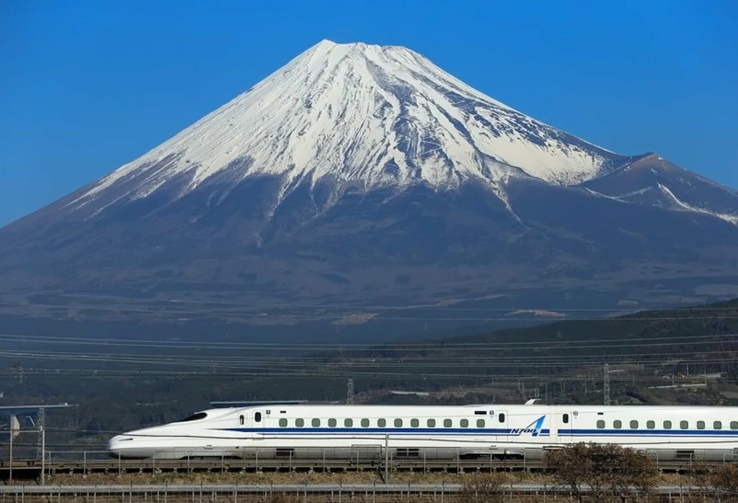 Un Shinkansen passant devant le mont Fuji